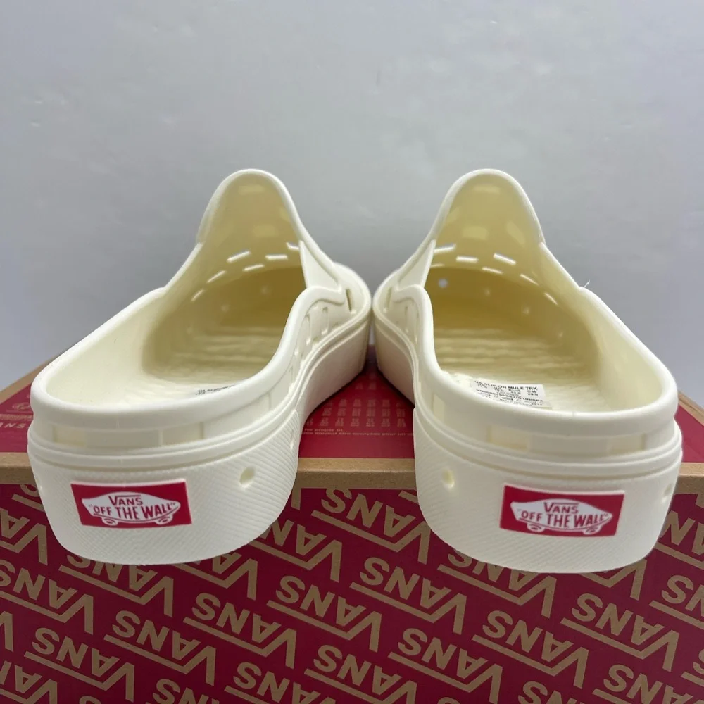 Vans Men’s Slip-On Mule Trk
Marshmallow
VN0005V8FS8 Cream Perforated Mules - Picture 16 of 16